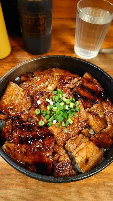 江戸川区注文住宅工務店のニットー住宅社員　お茶の水　豚野郎