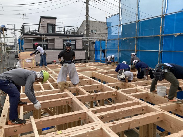 江戸川区で注文住宅を建てるニットー住宅の上棟風景