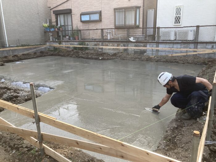 江戸川区で注文住宅を建てるニットー住宅の基礎工事。