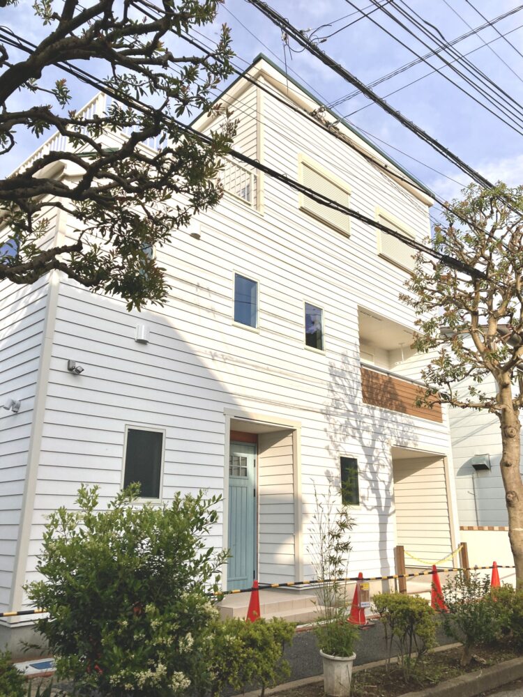 江戸川区で自然素材の注文住宅を建てるニットー住宅　ラップサイディングの外観