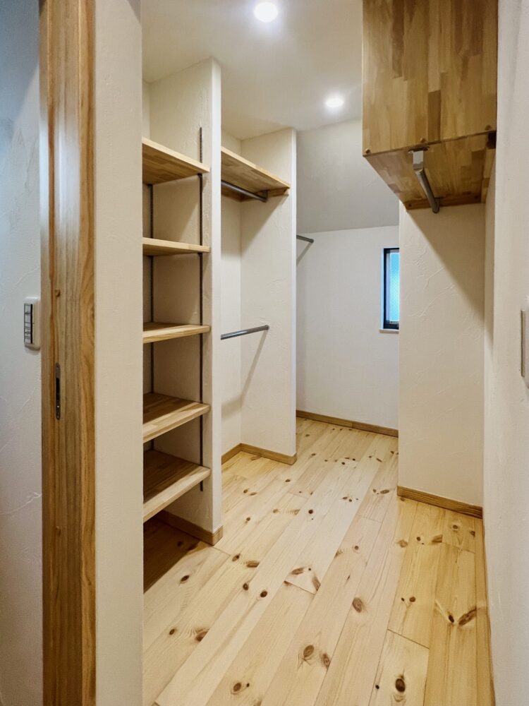 江戸川区で自然素材の注文住宅を建てるニットー住宅　ウォークインクローゼット