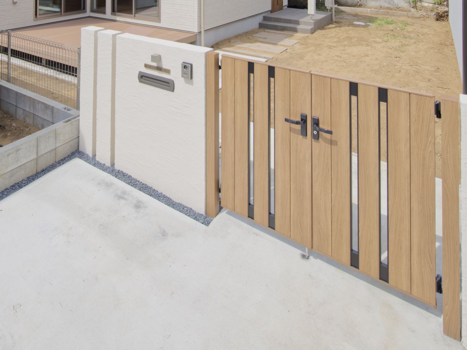 江戸川区で自然素材の注文住宅を建てるニットー住宅 造作門柱
